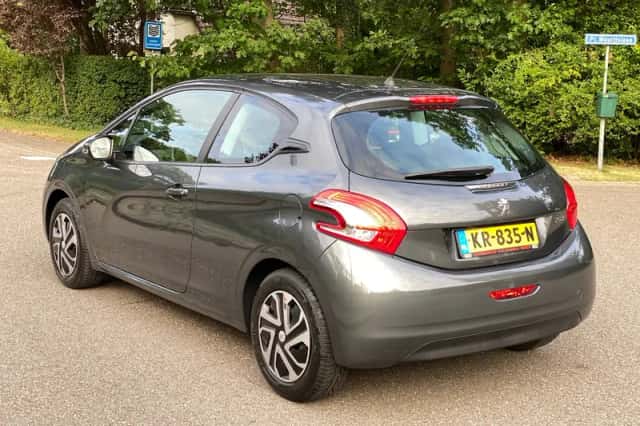 Peugeot 208 (2015) thumbnail 4