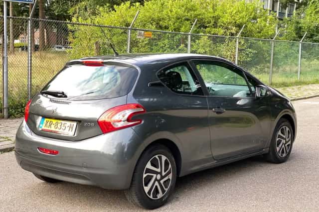 Peugeot 208 (2015) thumbnail 6