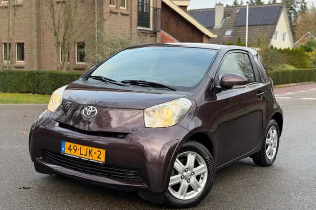 Toyota iQ (2010) thumbnail 1