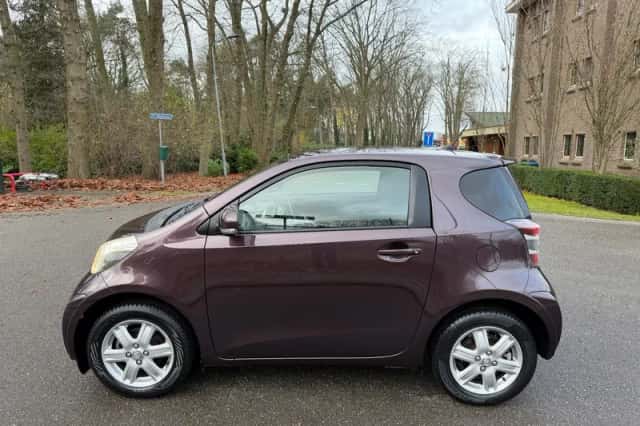Toyota iQ (2010) thumbnail 2