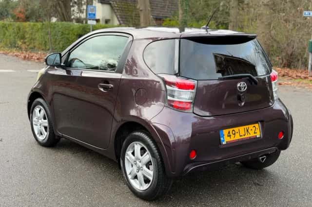 Toyota iQ (2010) thumbnail 4