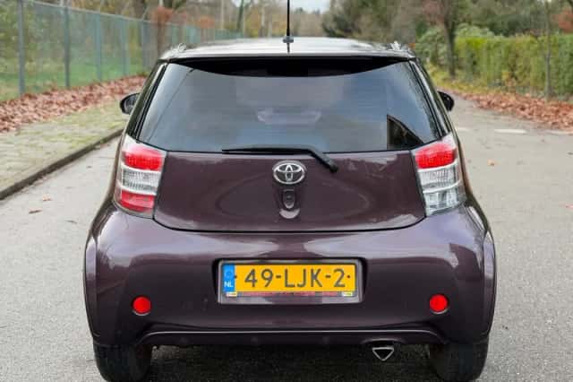 Toyota iQ (2010) thumbnail 5