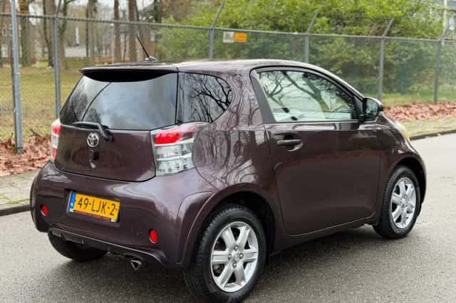 Toyota iQ (2010) thumbnail 6