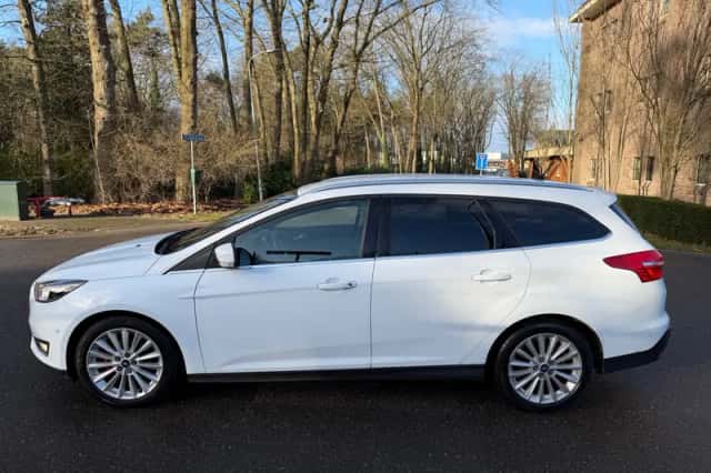 Ford Focus (2016) thumbnail 2