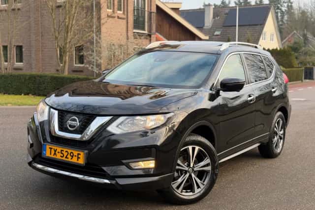 Nissan X-Trail (2018) thumbnail 1