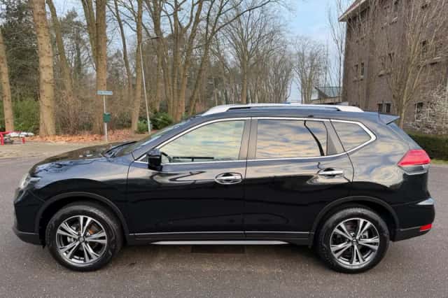 Nissan X-Trail (2018) thumbnail 2