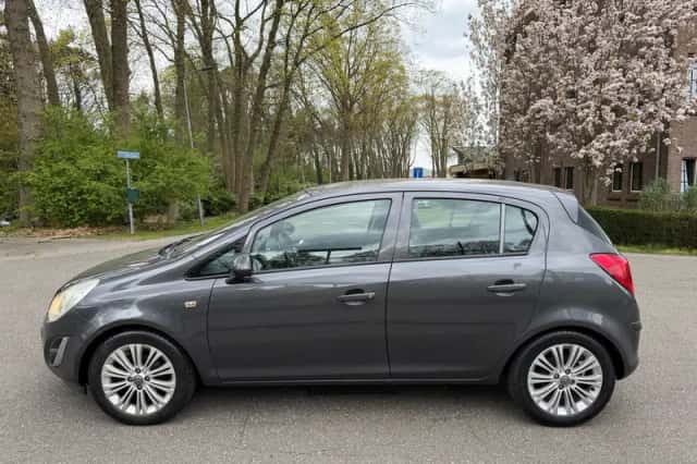 Opel Corsa (2012) thumbnail 2