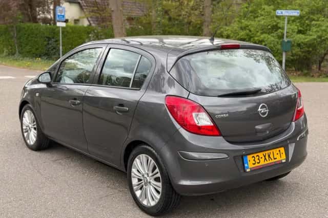 Opel Corsa (2012) thumbnail 4