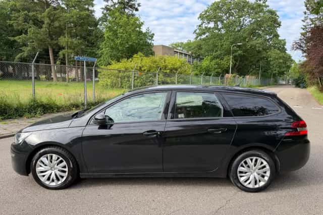 Peugeot 308 (2017) thumbnail 2