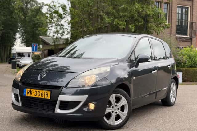 Renault Scénic (2010) thumbnail 1