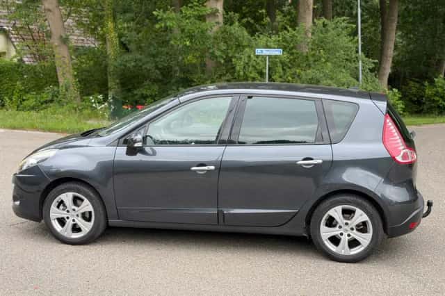 Renault Scénic (2010) thumbnail 2