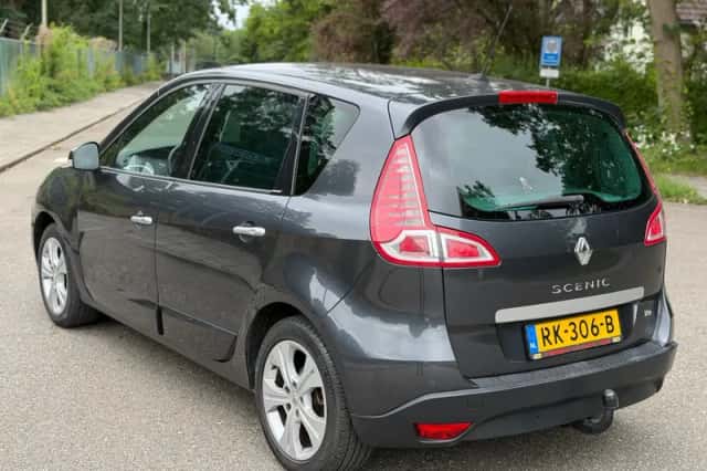 Renault Scénic (2010) thumbnail 4
