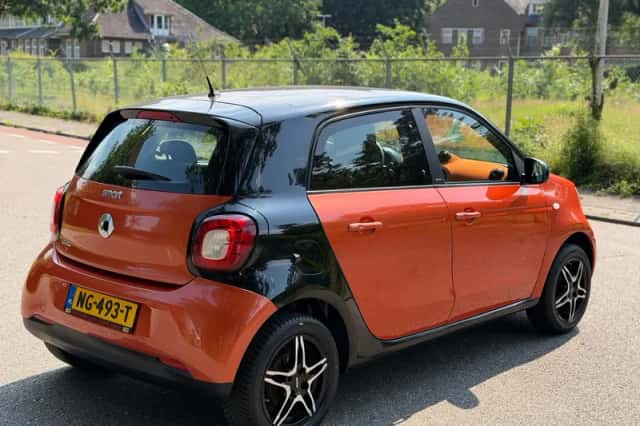 Smart ForFour (2015) thumbnail 6