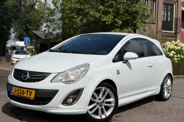 Opel Corsa (2011) thumbnail 1