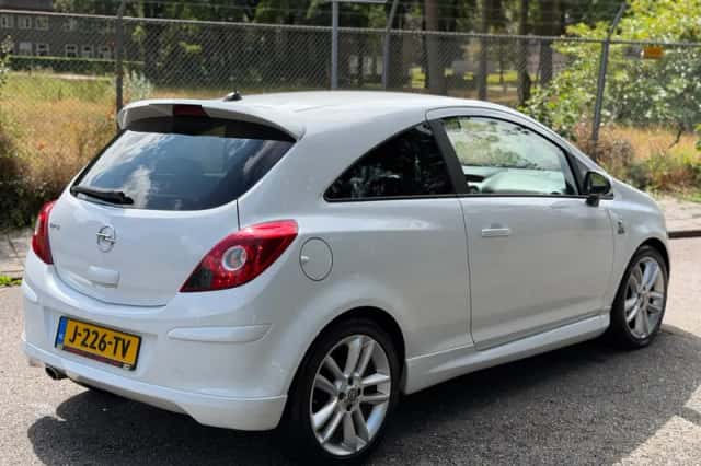 Opel Corsa (2011) thumbnail 6