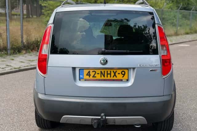 Škoda Roomster (2010) thumbnail 5
