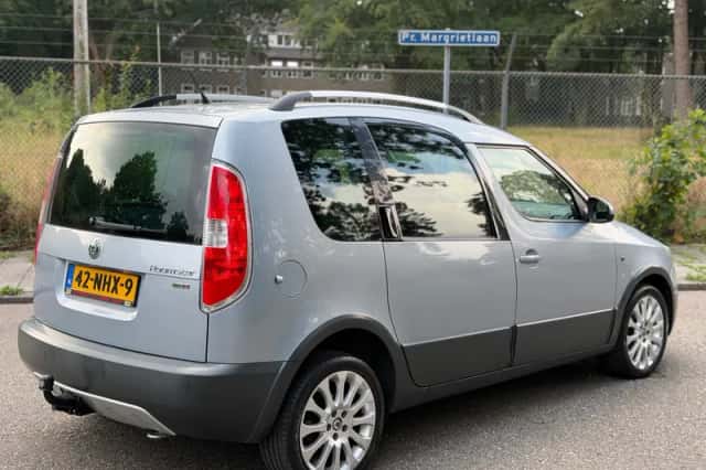 Škoda Roomster (2010) thumbnail 6
