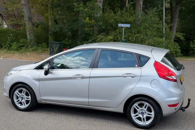 Ford Fiesta (2009) thumbnail 2