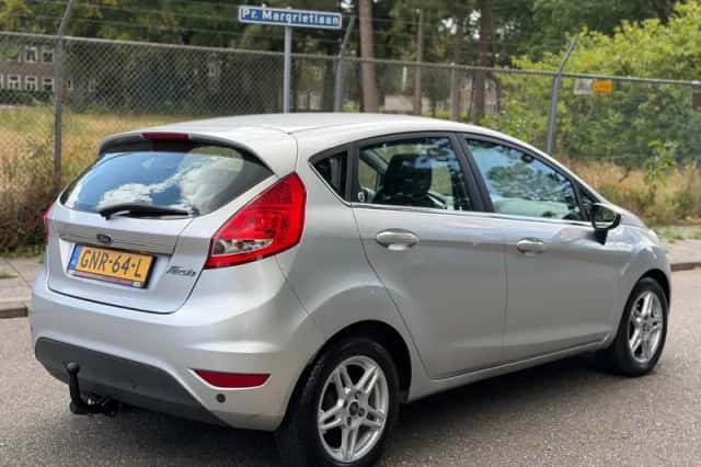 Ford Fiesta (2009) thumbnail 5