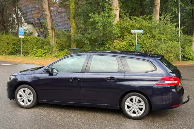 Peugeot 308 (2015) thumbnail 2
