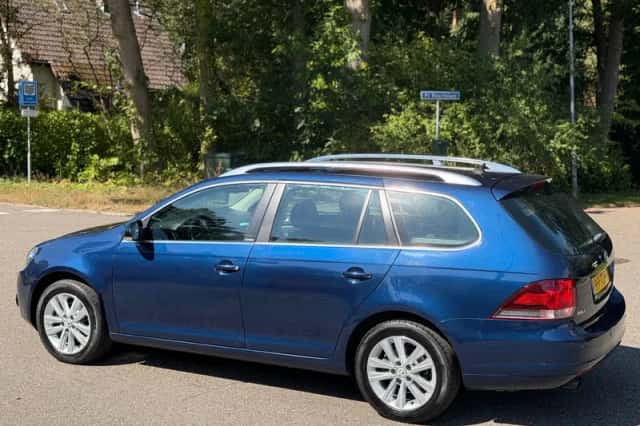 Volkswagen Golf (2012) thumbnail 2