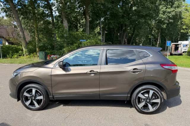 Nissan Qashqai (2015) thumbnail 2