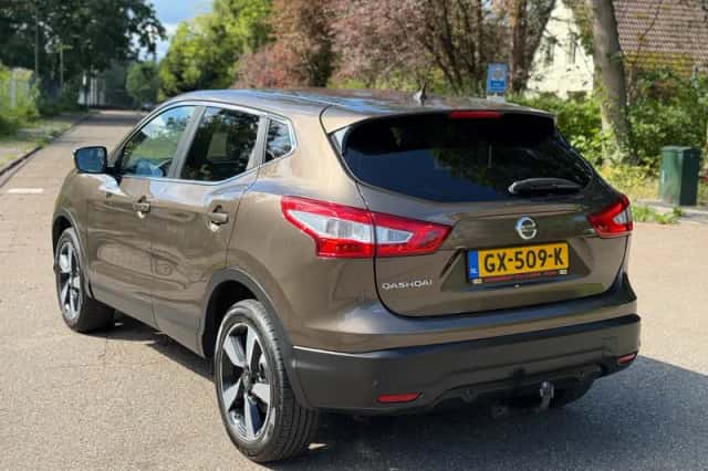 Nissan Qashqai (2015) thumbnail 4