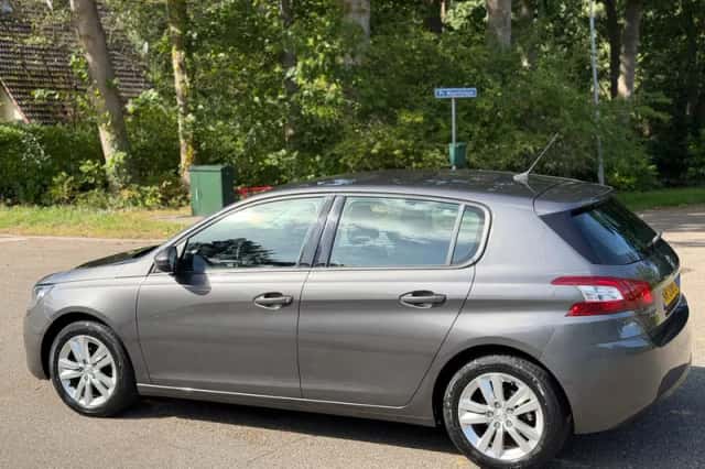 Peugeot 308 (2017) thumbnail 2