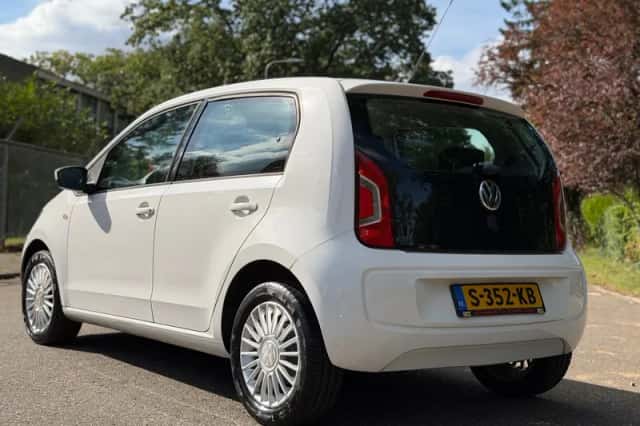 Volkswagen Up! (2013) thumbnail 4