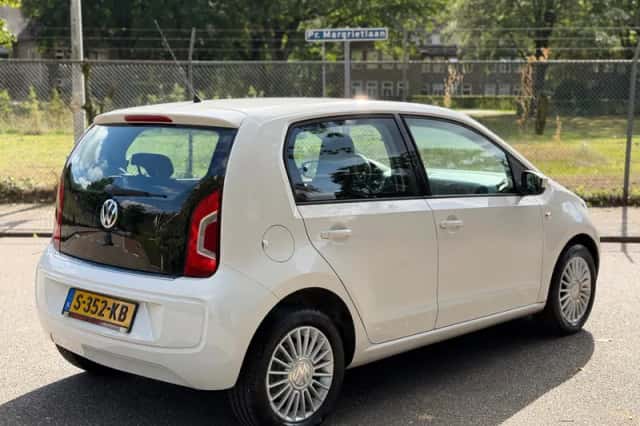Volkswagen Up! (2013) thumbnail 6