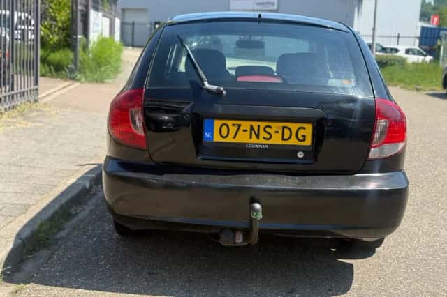 Kia Rio (2004) thumbnail 2