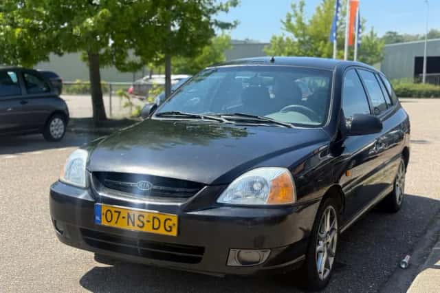 Kia Rio (2004) thumbnail 4