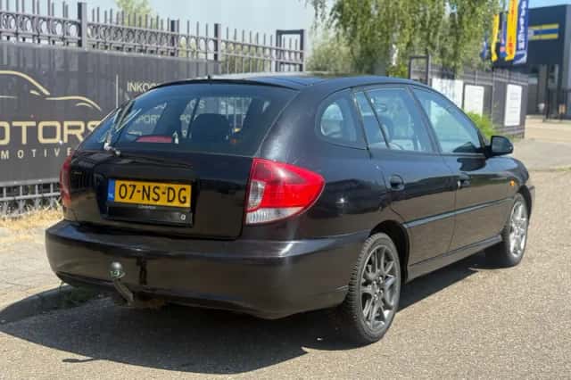 Kia Rio (2004) thumbnail 5