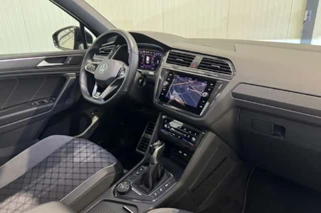 Volkswagen Tiguan (2022) thumbnail 2