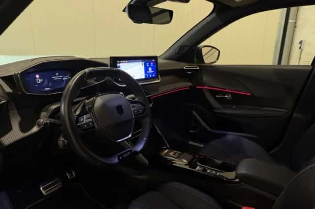 Peugeot 2008 (2024) thumbnail 2