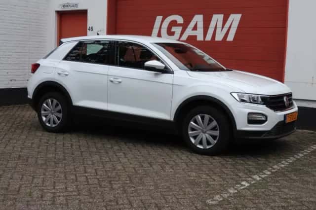 Volkswagen T-Roc (2018) thumbnail 2