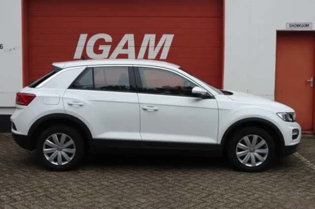 Volkswagen T-Roc (2018) thumbnail 3