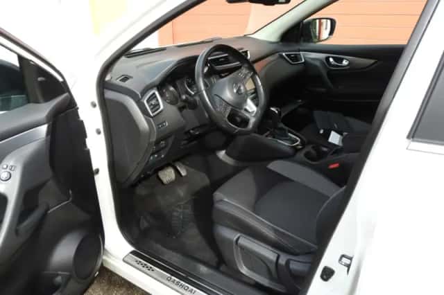Nissan Qashqai (2018) thumbnail 4