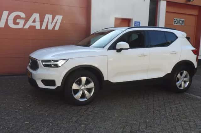 Volvo XC40 (2019) thumbnail 3