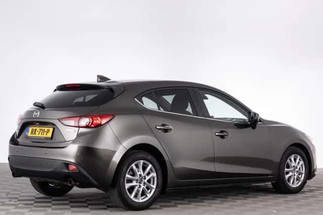 Mazda 3 (2016) thumbnail 2