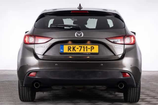 Mazda 3 (2016) thumbnail 5