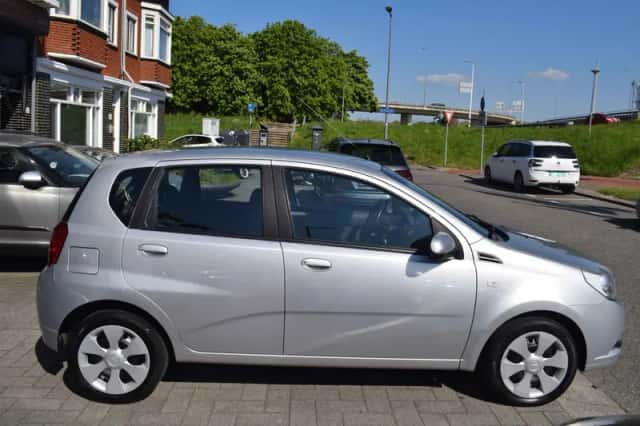 Chevrolet Aveo (2010) thumbnail 6