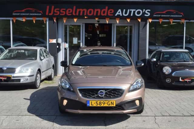 Volvo V40 Cross Country (2015) thumbnail 3