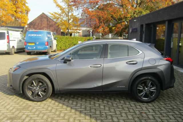 Lexus UX (2019) thumbnail 5