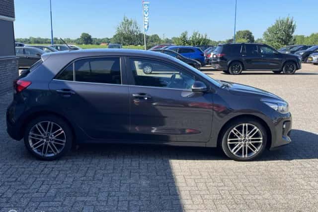 Kia Rio (2017) thumbnail 6