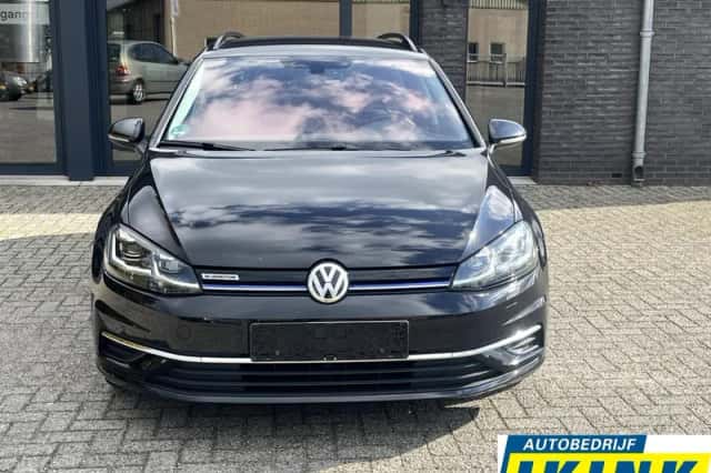 Volkswagen Golf (2019) thumbnail 2