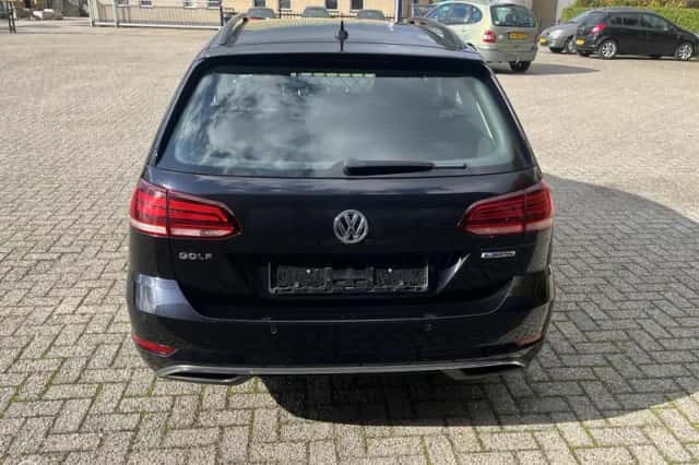 Volkswagen Golf (2019) thumbnail 4