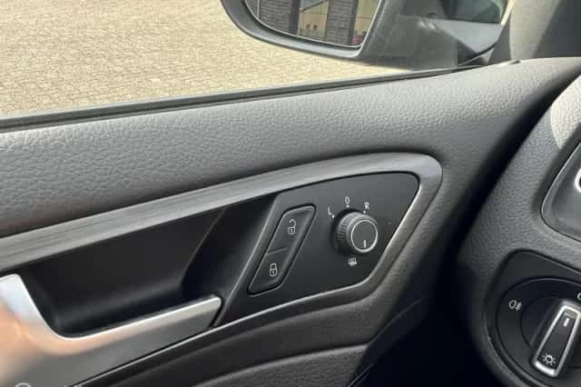 Volkswagen Golf (2019) thumbnail 6