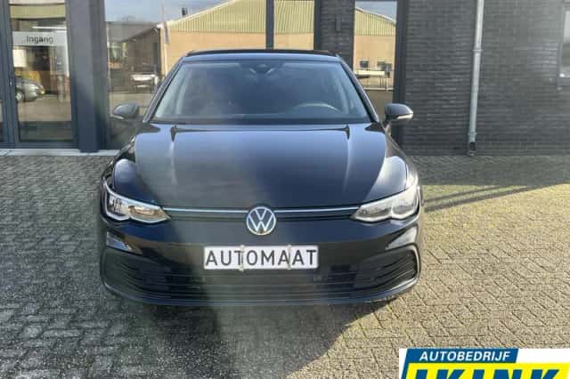 Volkswagen Golf (2022) thumbnail 2