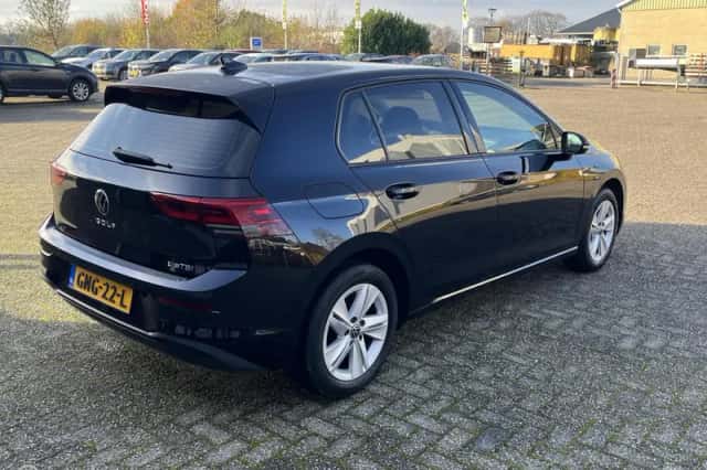 Volkswagen Golf (2022) thumbnail 4